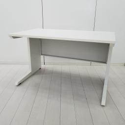 【ベーシックで使いやすい！スタンダードな幅1200㎜のオフィスデスク！】 ■イトーキ(ITOKI)製　CZRシリーズ　平机　W1200×D700㎜　■引き出しなし　■ホワイト　※天板エッジキズ有