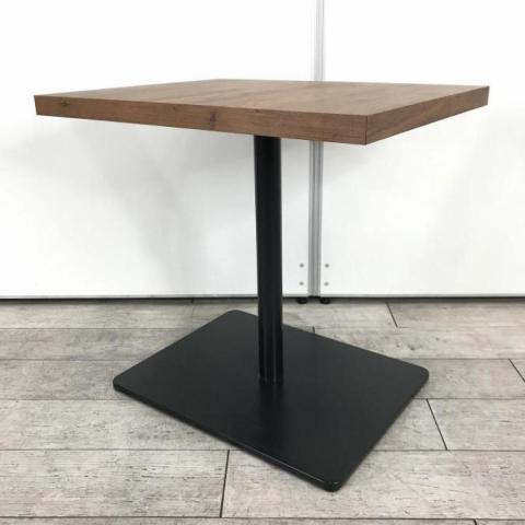 【スタイリッシュな空間を演出！】■オカムラ　アルトピアッツァシリーズ　カフェテーブル　W750×D600×H720㎜　■オシャレなイメージで人気の木目カラー！　天板：ラスティックパイン　脚：ブラック 【Okamura　Alt Piazza】【ABW】