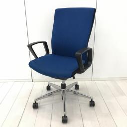 【在庫入替セール品！（本在庫限定価格）】【ワンランク上の快適なクッション性！シンプルなデザインと高品質な座り心地でデスクワークをサポート！】■コクヨ(KOKUYO)製　プント(PUNTO)チェア　肘付ハイバック　■エアランバーサポート機能付き　■サークル肘　■インディゴブルー　【弊社使用欄：A01069134】【KN】