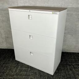 【中古】オカムラ Rectline（レクトライン） 4BG3ZC ZA75 3段ラテラル書庫 ホワイト 木目ブラウン天板付き｜A4ファイルを効率よく収納！人気のシステム収納シリーズ｜中古オフィス家具をお探しならオフィスバスターズ福岡博多店へお気軽にお問い合わせください！