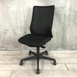 【6脚入荷！】【腰まわりをしっかりホールド！長時間作業も快適フィット！】■オカムラ(okamura)製　フルーエントチェア(Fluent)　ハイバック　肘無し　■背面メッシュ　■ブラック