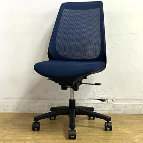 イトーキ ノナ 肘無しチェア 軽快なメッシュで爽やかな使い心地 ネイビーブルー×ブラックフレーム コンパクト設計【愛知・名古屋・豊田・静岡・浜松】