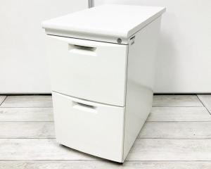 ●イトーキ製　CZ　ホワイト　W400xD700xH700サイズ　キャスター付　シリンダー錠　　A4ファイルが2段分収納可能！　人気の2段タイプの収納庫　2段脇机！