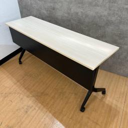 内田洋行製のサイドスタックテーブル【パラグラフ/ナチュラル】が入荷いたしました！＊良品を格安で！「オフィスバスターズ福岡南店」は、福岡を拠点として、全国へ中古オフィス用品・オフィス家具を提供しております。
