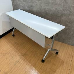 コクヨ製のサイドスタックテーブル【リーフライン/ホワイト】が入荷いたしました！
＊良品を格安で！「オフィスバスターズ福岡南店」は、福岡を拠点として、全国へ中古オフィス用品・オフィス家具を提供しております。