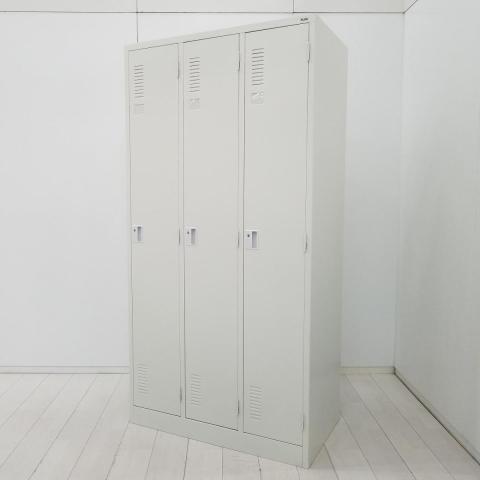【ゆとりのある収納スペース!衣類や個人の荷物の管理に3人用更衣ロッカー!増員にもオススメ!】■プラス(PLUS)製 LK2ロッカーシリーズ 3人用ロッカー 更衣用ロッカー W900×D515㎜ ■シリンダー錠 ■ライトグレー 【弊社使用欄:A01086929】