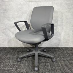 【中古】コクヨ SEDISTA（セディスタ） CRS-G420F5 オフィスチェア グレー 固定肘 ローバック｜身体を包み込む快適な座り心地！シンプルで使いやすい定番オフィスチェア｜中古オフィス家具をお探しならオフィスバスターズ福岡博多店へお気軽にお問い合わせください！