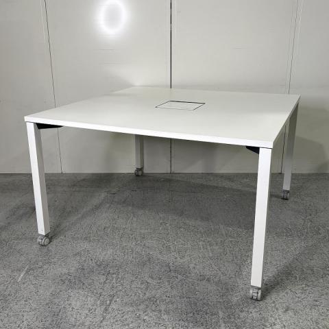 【在庫セール品：4台限定】（T8）■イトーキ(ITOKI)製　アクトリンク(Act Link)シリーズ　ミーティングテーブル　角テーブル　W1200mm　■ホワイト　■配線ダクト付き　■キャスター付き【どんな空間にもマッチするホワイトカラー！　シンプルなデザインでつかいやすい！】