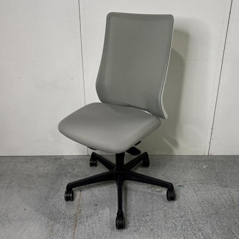 【中古】フルーエントチェア  オカムラ（okamura） 肘無ハイバックチェア