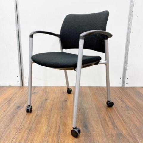 【中古】8147シリーズ  オカムラ（okamura） スタッキングチェア