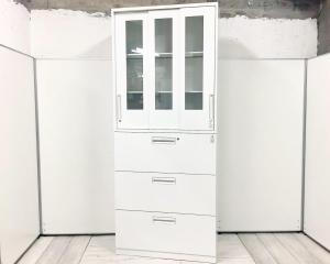 【8/4(火)入荷予定商品！】【コクヨ製の大人気ガラス書庫が入荷！　中が見えるので探し物が捗ります！】■コクヨ(KOKUYO)製　エディア(EDIA)シリーズ　上：ガラス引戸 ＋ 下：3段ラテラルキャビネット　上下書庫セット　■ホワイトぢ　■W800