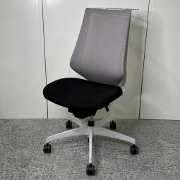 【在庫入替品】【ロット入荷】【様々な体系や姿勢にも柔軟にフィット！心地よい座り心地とスタイリッシュなデザインが人気】■コクヨ（KOKUYO）製　デュオラ（Duora）チェア　肘無ハイバック　背面メッシュ　　■背面グレー×ホワイトシェル×座面ブラック(T8)