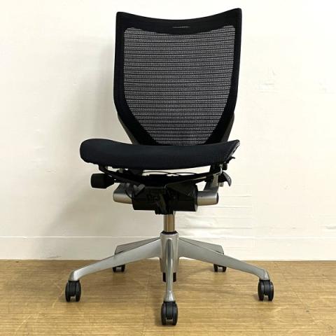 オカムラの人気シリーズ　バロンチェア　背メッシュ　座メッシュ　肘無しローバックモデル　ブラック×シルバー脚　【愛知・名古屋・豊田・静岡・浜松】