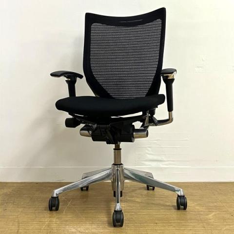 【在庫入替セール】オカムラの人気シリーズ　バロンチェア　背メッシュ　座クッション　ローバックモデル　アジャストアーム（可動肘）　ブラック×ポリッシュフレーム