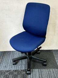 【在庫入替セール】【中古】 ■ 肘無　■ローバックチェア 　■事務椅子　■ブルー　■青　■コンパクト　※愛知※名古屋※豊田※三重