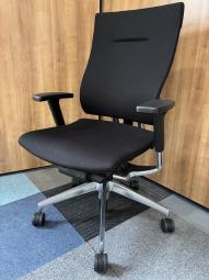 【在庫入替セール】【訳あり品】【中古】イトーキ製高級チェア高級チェア ■オフィスチェア ■在宅ワーク ■テレワーク ■ハイバック ■ブラック ■役員用 ■事務椅子 ■黒 ■可動肘 ※愛知※名古屋※豊田※三重※一宮※小牧