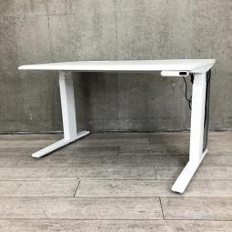 【電動で高さ調整可能・立ち姿勢を取り入れた新しいワークスタイルへ！】■オカムラ(okamura)製　スイフト(Swift)シリーズ　電動昇降デスク　昇降テーブル　平机 　■配線口・コンセント付き　■W1150×D680×H660～1250mm　■ホワイト/596042 オフィスバスターズ　水戸サテライト　大子町　北茨城市　高萩市　日立市　常陸太田市　常陸大宮市　那珂市　東海村　ひたちなか市　城里町 水戸市　笠間市　茨城町　大洗町　小美玉市