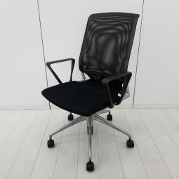 【世界各国でデザインアワードを受賞したスタイリッシュなメッシュチェア！】■Vitra（ヴィトラ）製　MEDAⅡ（メダ2）チェア　肘付ハイバックチェア　■固定肘　サークル肘　■背面メッシュ　■ブラック