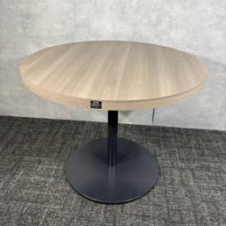 【中古】オカムラ Alt Piazza（アルトピアッツァ） MB29AA MX52 丸テーブル W900×D900×H720｜カフェのような空間を演出！ミーティングやコミュニケーションスペースにおすすめ｜中古オフィス家具をお探しならオフィスバスターズ福岡博多店へお気軽にお問い合わせください！
