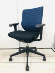 【在庫入替セール】【1脚限定】イトーキ（ITOKI）エピオスチェア　■色：ブルー/ブラック　肘付き(T8)