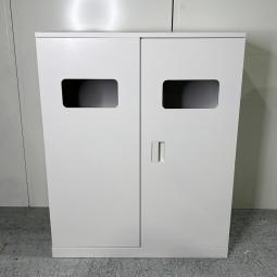 【在庫入替品】【3台限定】【あると便利な逸品！】【リフレッシュスペースに設置もオススメ！】■イトーキ（ITOKI）製　シンラインシリーズ　両開きリサイクルユニット（分別ダストボックス）　■ペール×2付　■ホワイト　■天板/ベース付き【ぱっと見ではゴミ箱には見えないデザイン！】（T8）