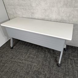 【中古】オカムラ FLAPTOR（フラプター） 81F1CD MG99 スタックテーブル W1500×D600×H720 ホワイト｜省スペース収納が可能！会議室や研修室に最適なフォールディングテーブル｜中古オフィス家具をお探しならオフィスバスターズ福岡博多店へお気軽にお問い合わせください！
