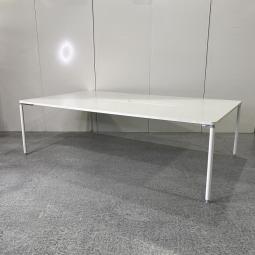 【4台入荷】【便利な配線孔付のミーテイングテーブル！6～8人用の会議に最適！】■イトーキ(ITOKI)製　DWPシリーズ　ミーティングテーブル　会議用　W2400×D1400㎜　■2枚天板　■配線カバー付き　■4本脚　■ホワイト