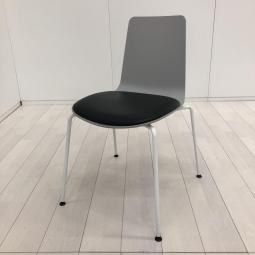 【会議室・打合せ・待合スペースに！】■コクヨ（KOKUYO）製　ミケット（Mycket）スタッキングチェア　ミーティングチェア　■座面パッド付き　■4本脚タイプ　■背:グレー×座:ブラック（合皮・ビニールレザー）※※