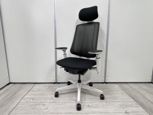 ■UCHIDA/内田洋行　■リーフレク　■ブラック（black）■肘付き/可動肘　■ヘッドレスト付き　■背面/メッシュ　■座面/布　■オススメ/人気/定番商品　【弊社使用欄：A01072873】