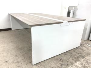 【倉庫在庫品】オカムラ製・『フリーウェイ』入荷!!【W1400】タイプ!2人使用で、一人使用サイズがw1400で使用でき広々お使い頂けます。解放感とコミュニケーションをアップさせてくれるデザイン!また、グッドデザイン賞受賞!テラス風オシャレなオフィスに!! オフィスバスターズ 梅田本店