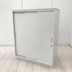 【8月7日入荷予定】【手狭なオフィスで大活躍！導線を確保できる引き違い戸のキャビネット！】■イトーキ(ITOKI)製　シンラインR(THIN LINE R)シリーズ　引き違い書庫　ローキャビネット　H1120㎜　■天板付き　■シリンダー錠　■ホワイト※愛知※名古屋※豊田※三重