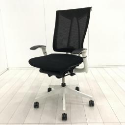 【座るとわかる快適さ・骨盤にしっかりフィットする！チェア自らが動き座る人の体を支える「おもてなし」の心を体現した高級チェア！ 】■イトーキ(ITOKI)製　セレーオ(celeeo)チェア　肘付き　ハイバック　■メッシュ背面　■ブラック　■可動肘【AD】