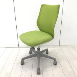 【在庫入替セール品!(本在庫限定価格)】【シルフィの座り心地を低コストで再現!腰への負担を減らすS字形状!】■オカムラ(okamura)製 CG-Mチェア 肘無ローバック 背面:メッシュ 座面:クッション ■グリーン×ホワイトフレーム【弊社使用欄:A01072293】【HU】