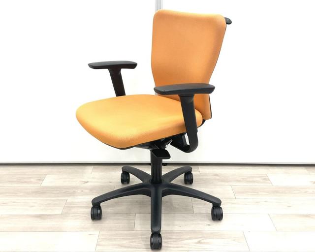【中古】カロッツァチェア  オカムラ（okamura） 肘付ローバックチェア