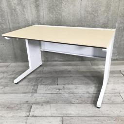 【1台限定!】【スペースを有効活用! W1200㎜タイプのコンパクト事務机!】 ■コクヨ(KOKUYO)製 isシリーズ 平机 W1200mm ■引き出し無し ■ナチュラル