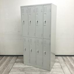 【8人分の収納を1台に集約！更衣室やバックヤードに最適！】

■アイリスチトセ製　8人用更衣ロッカー　W900×D515×H1790mm　グレー
■更衣室・事務所・店舗・工場・バックヤードにおすすめ！
■8人分の衣類や私物をまとめて収納できる省スペース設計！オフィスや施設で幅広く活躍します！【IRIS CHITOSE】
■愛知・岐阜・三重のお客様は是非岐阜店までお問い合わせください! WEBには記載しきれていない商品がございます。お探しの物も一緒にお探ししご提案いたします。