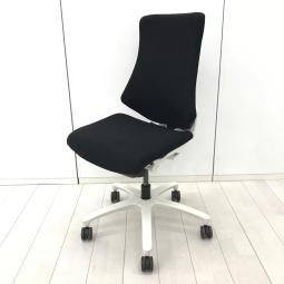 【在庫入替セール品！（本在庫限定価格）】【座るとわかる快適さ！骨盤にしっかりフィット！チェア自らが動き座る人の体を支える！ 】■イトーキ製(ITOKI)製　セレーオ(celeeo)チェア　ハイバック　■肘なし・ランバーサポート付き　■座面・背面：クッション　■ブラック×ホワイトシェル　【弊社使用欄：A01072399】【HU】