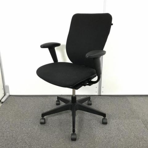 【使いやすさ抜群の人気オフィスチェア!!】【一人ひとりにマッチする座り心地】■ITOKI(イトーキ) プラオ(PRAO) 肘付 ハイバック仕様 ■固定肘 ■ランバーサポート付 ■色:ブラック ■ハンガー付/608870 オフィスバスターズ 水戸サテライト 水戸市、日立市、ひたちなか市、鹿嶋市、神栖市、牛久市、古河市、結城市、東海村、つくば市