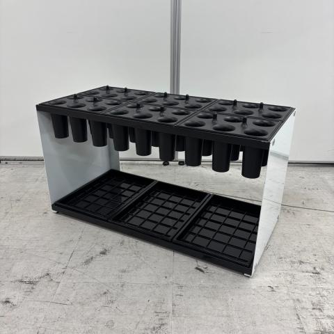 【1台限定】イトーキ製傘立てが入荷いたしました。折り畳み傘もきれいに収納できる優れものです!