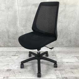 【理想的な作業姿勢をキープ！デスクに納まりの良いコンパクトメッシュチェア！】■イトーキ(ITOKI)製　ノナ(nona)チェア　肘無ハイバック　背面メッシュ　■ブラック