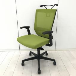 【在庫入替セール品！（本在庫限定価格）】【長時間のデスクワークも快適にサポート！】■オカムラ　エスクードメッシュチェア　ハイバック　背面メッシュ　■可動肘付　■ランバーサポート、コートハンガー付き　■イエローグリーン(背面メッシュ)×ブラックシェル【弊社使用欄：A01072131】【HU】