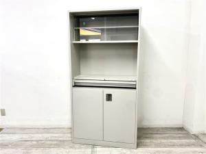【定価18万円】【収納場所の分かりやすいホワイトカラーのキッチンキャビネット】　■オカムラ/カップケース　■キッチンキャビネット　■ホワイト　■W900　D450　H1800