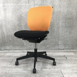 【腰にフィットする座り心地！】イトーキ製　プラオチェア　ハンガー付き【エネルギッシュオレンジ】（T8）