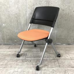 【関西倉庫在庫品】【訳あり商品】【在庫入れ替えセール品】【大量入荷！まとめて揃います！】■オカムラ(okamura)製　リータ（LITA）チェア　ミーティングチェア　ネスティングチェア　会議用　■キャスター付　■アプリコット/オレンジ【弊社使用欄：A01033679】