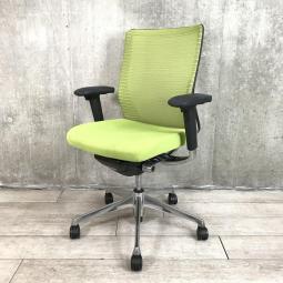 【在庫入替セール品】■オカムラ（okamura）製　コーラル（Choral）チェア　肘付き　ハイバックチェア　背面メッシュ　■可動肘　■ライムグリーン×ブラックシェル