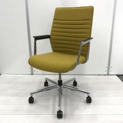 【在庫入替セール品】【洗練されたデザインが特徴のハイクラスチェア！】■オカムラ製　FIRME　フィルメ　肘付ハイバックチェア　■マスタード【OKT49】【関東倉庫在庫品】【弊社使用欄：A01053043】