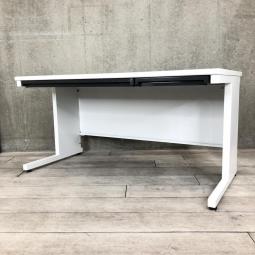 【ゆとりのあるワークスペースで作業が捗ります！】■コクヨ製　ピクサシリーズ　平デスク　W1400xD700xH700㎜　ホワイト　■スタンダードなデザインで使いやすい！【KOKUYO　PIQUSA】