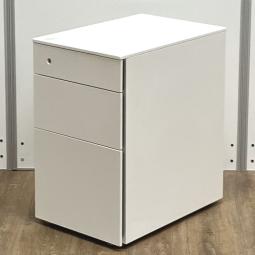 オカムラ製 プロユニット ホワイト W390xD580xH650サイズ シリンダー錠 正面に取っ手が無いフラットなデザイン! キャスター付でレイアウト変更がスムーズ! サイド把手ワゴン フリアド用ワゴン 3段ワゴン!!