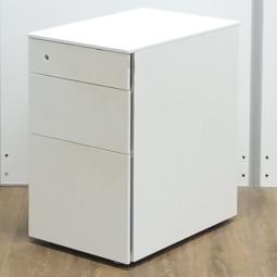 【目立つキズ・日焼けあり】オカムラ製 プロユニット ホワイト W390xD580xH650サイズ シリンダー錠 正面に取っ手が無いフラットなデザイン! キャスター付でレイアウト変更がスムーズ! サイド把手ワゴン フリアド用ワゴン 3段ワゴン!!※保証対象外品になります。