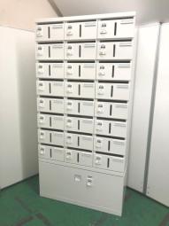 【24人用ロッカー】投函口が合って便利な仕様です！【最下部に書庫付き】